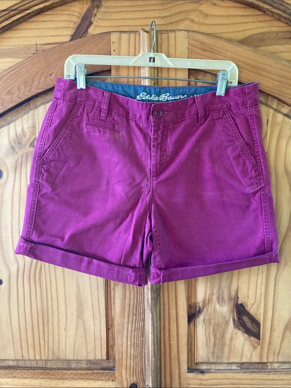 Women’s Eddie Bauer Legendwash pink purple cuffed hem shorts size 8